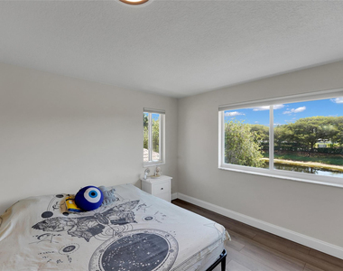 1070 Bluewood Terrace - Photo Thumbnail 28