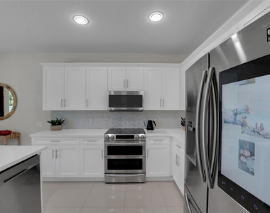 1070 Bluewood Terrace - Photo Thumbnail 11