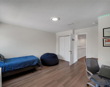 1070 Bluewood Terrace - Photo Thumbnail 47