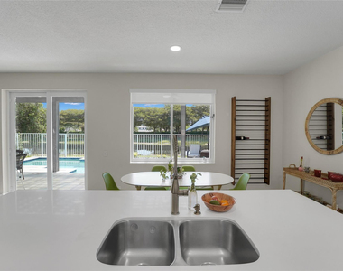 1070 Bluewood Terrace - Photo Thumbnail 13