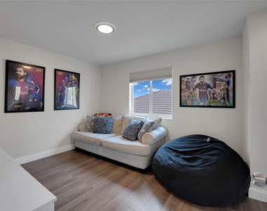 1070 Bluewood Terrace - Photo Thumbnail 41