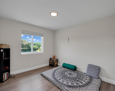 1070 Bluewood Terrace - Photo Thumbnail 37