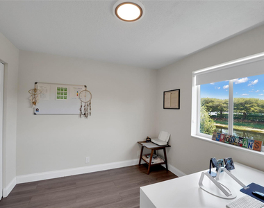 1070 Bluewood Terrace - Photo Thumbnail 34