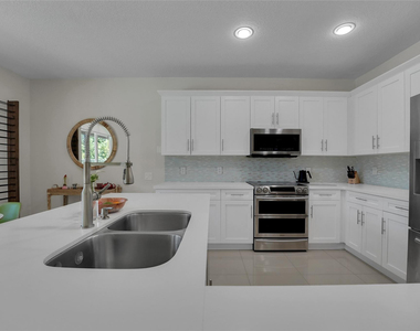 1070 Bluewood Terrace - Photo Thumbnail 15
