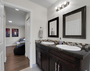 1070 Bluewood Terrace - Photo Thumbnail 43