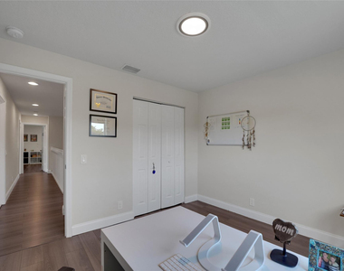 1070 Bluewood Terrace - Photo Thumbnail 35