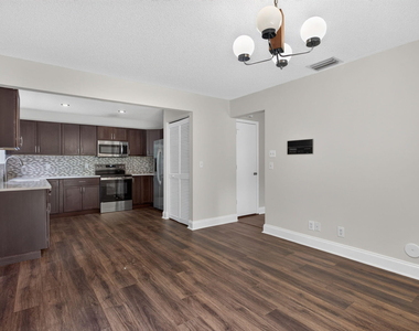 587 Nw 38th Avenue - Photo Thumbnail 12