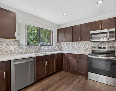 587 Nw 38th Avenue - Photo Thumbnail 16
