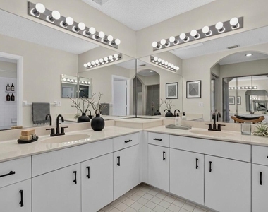 587 Nw 38th Avenue - Photo Thumbnail 2