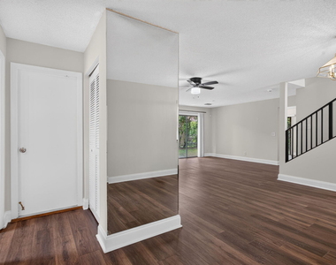 587 Nw 38th Avenue - Photo Thumbnail 3