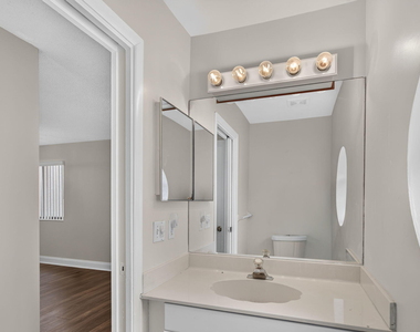 587 Nw 38th Avenue - Photo Thumbnail 5