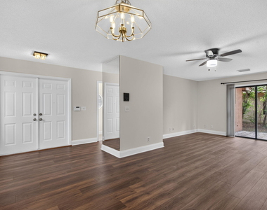 587 Nw 38th Avenue - Photo Thumbnail 7