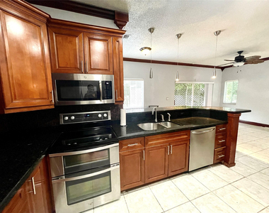 10348 Sw 20th Street - Photo Thumbnail 3
