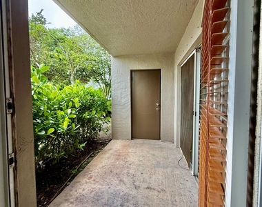 5065 Wiles Road - Photo Thumbnail 8