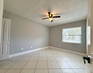 9633 Riverside Drive - Photo Thumbnail 8