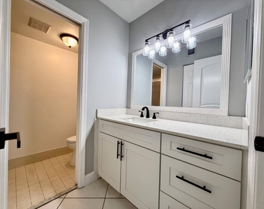 9633 Riverside Drive - Photo Thumbnail 13