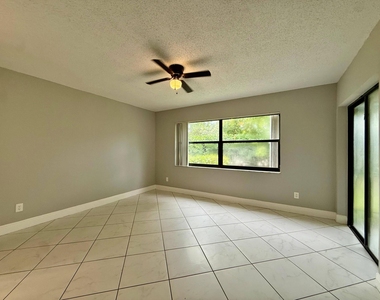 9633 Riverside Drive - Photo Thumbnail 12