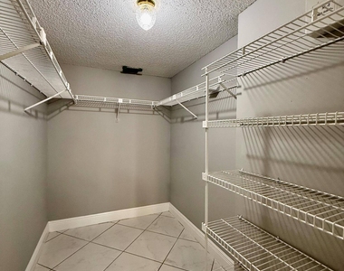9633 Riverside Drive - Photo Thumbnail 4