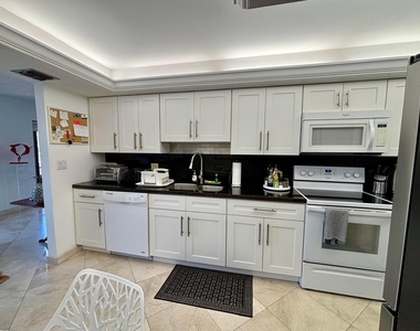 4900 N Ocean Boulevard - Photo Thumbnail 3
