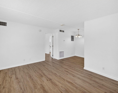 3380 Ne 16th Terrace - Photo Thumbnail 10