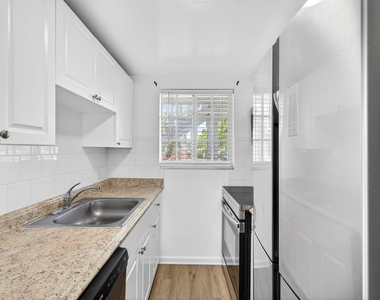 3380 Ne 16th Terrace - Photo Thumbnail 1