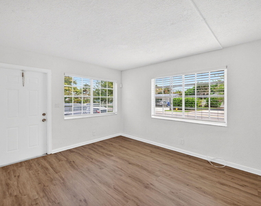 3380 Ne 16th Terrace - Photo Thumbnail 7