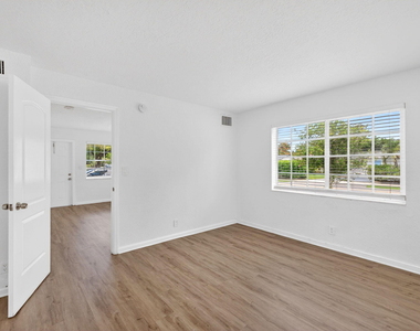 3380 Ne 16th Terrace - Photo Thumbnail 13