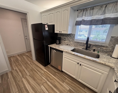 2950 Se Ocean Boulevard - Photo Thumbnail 3