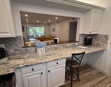 2950 Se Ocean Boulevard - Photo Thumbnail 4
