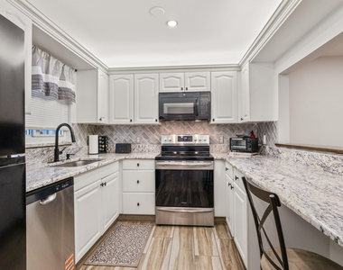 2950 Se Ocean Boulevard - Photo Thumbnail 1