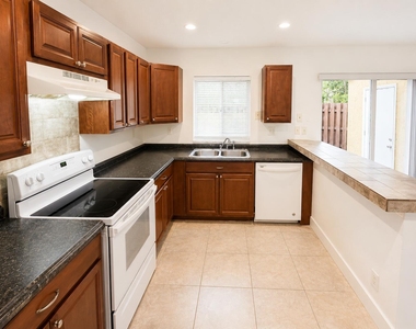 5728 5728 Blueberry Ct, Unit #38 Circle - Photo Thumbnail 10
