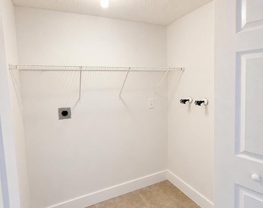 5728 5728 Blueberry Ct, Unit #38 Circle - Photo Thumbnail 12