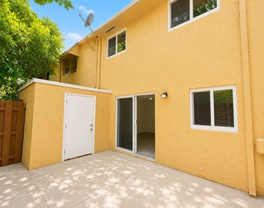 5728 5728 Blueberry Ct, Unit #38 Circle - Photo Thumbnail 32