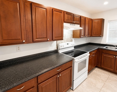 5728 5728 Blueberry Ct, Unit #38 Circle - Photo Thumbnail 9