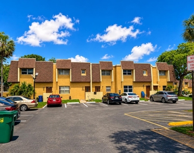 5728 5728 Blueberry Ct, Unit #38 Circle - Photo Thumbnail 3
