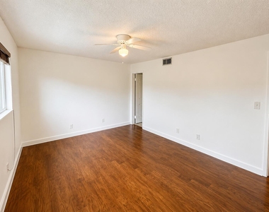5728 5728 Blueberry Ct, Unit #38 Circle - Photo Thumbnail 17