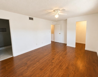 5728 5728 Blueberry Ct, Unit #38 Circle - Photo Thumbnail 15