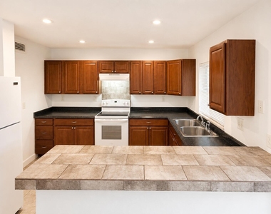 5728 5728 Blueberry Ct, Unit #38 Circle - Photo Thumbnail 11