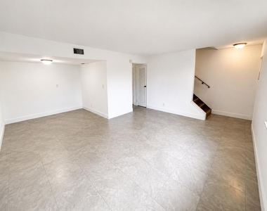 5728 5728 Blueberry Ct, Unit #38 Circle - Photo Thumbnail 4