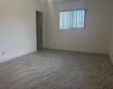 1531 Garfield Street - Photo Thumbnail 1