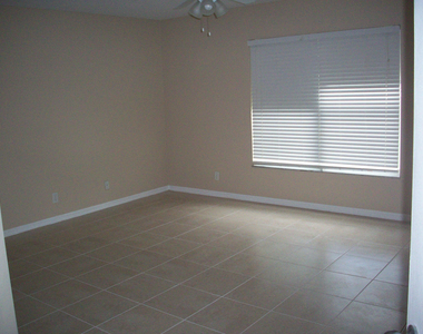 1862 Sw Grant Avenue - Photo Thumbnail 2