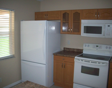 1862 Sw Grant Avenue - Photo Thumbnail 1
