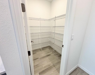 9299 Sw Lorenzo Way - Photo Thumbnail 8