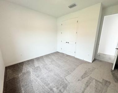 9299 Sw Lorenzo Way - Photo Thumbnail 3