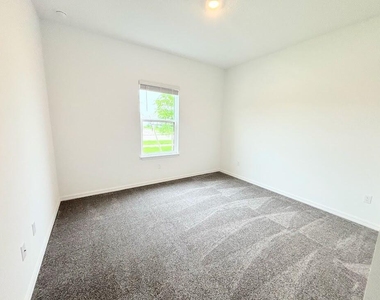 9299 Sw Lorenzo Way - Photo Thumbnail 2