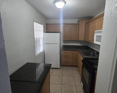 1220 Kent Street - Photo Thumbnail 4