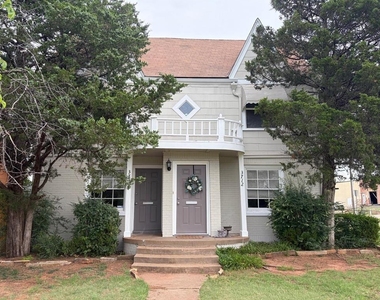 3714 Shartel Avenue - Photo Thumbnail 9