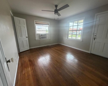 3714 Shartel Avenue - Photo Thumbnail 2