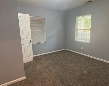 910 Cantwell Street - Photo Thumbnail 4
