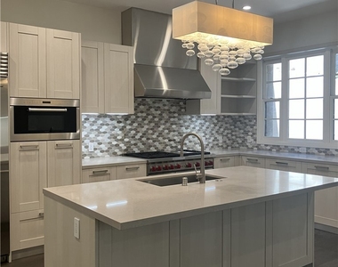378 W Green Street - Photo Thumbnail 6